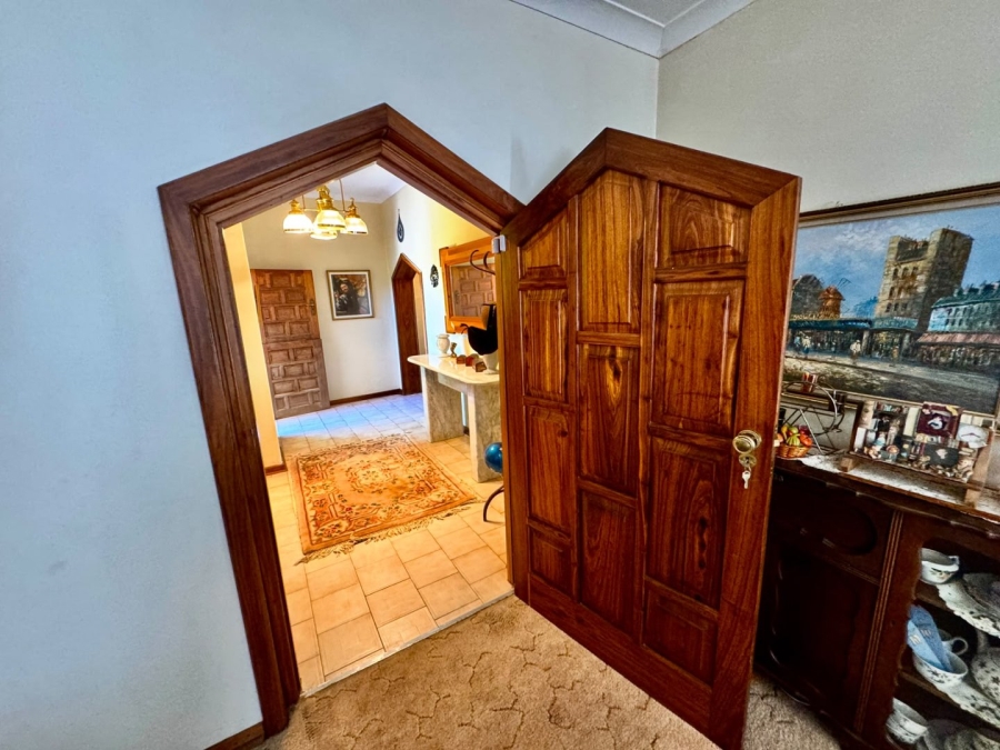 5 Bedroom Property for Sale in Potchefstroom North North West